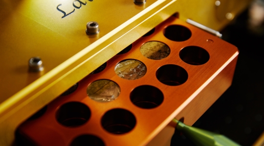 LA-ICP-MS sample holder